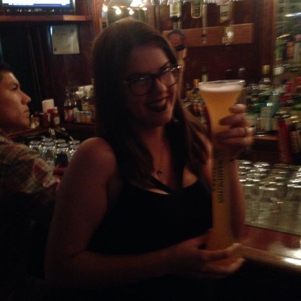 9/30/2015 tarihinde Isabela G.ziyaretçi tarafından Washington Tavern'de çekilen fotoğraf