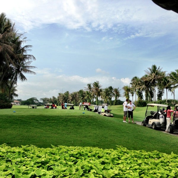 Foto diambil di Imperial Klub Golf oleh Meggy Mumu pada 1/21/2013