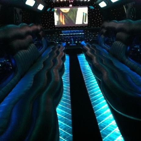 А4 24 часа в лимузине. Лимузин. Вечеринка в лимузине. 24 часа в лимузине челлендж. Гадгивн.