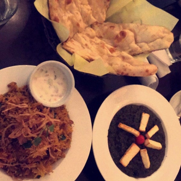 Photo taken at Moksha Indian Cuisine of Bellevue by Ni💋 on 1/1/2016