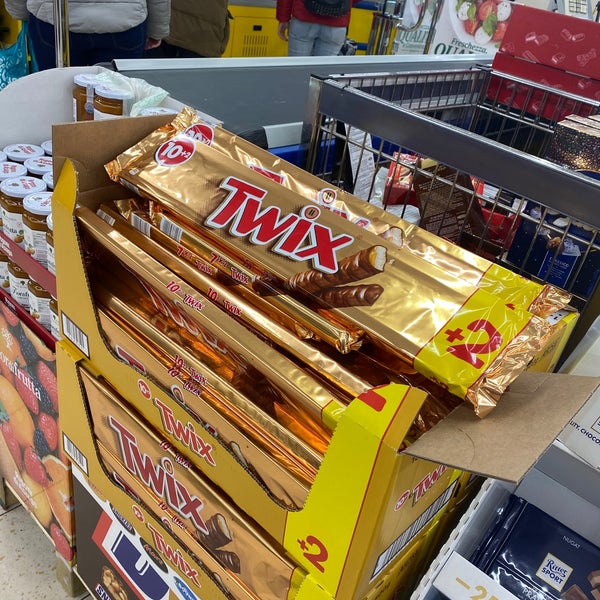 Twix V Aldi Jive V Lidl Caramel Biscuit We Tried Each Popular Chocolate Bar To Find The Best