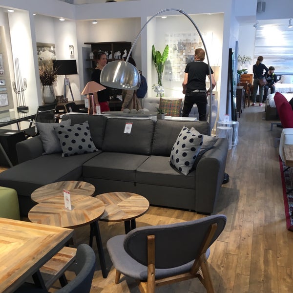 Structube Magasin d'ameublement et de décoration intérieure à Montréal