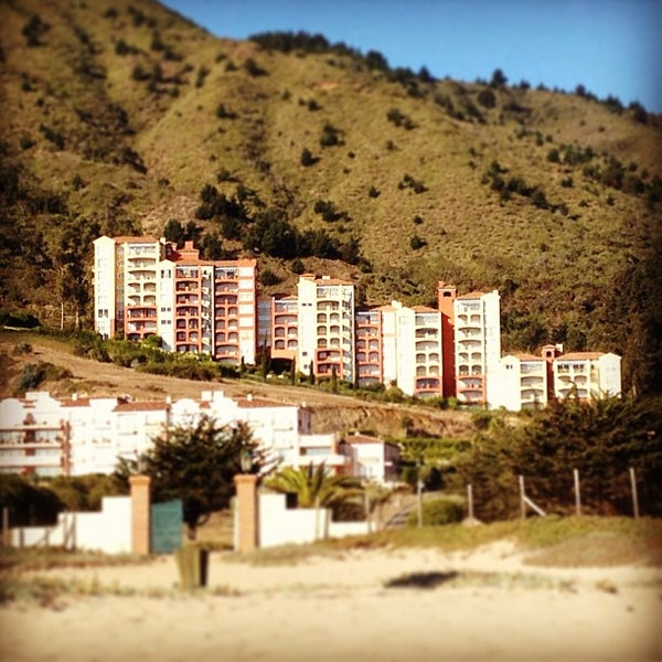 Photo taken at Playa Grande Quintay by Nena L. on 5/1/2013