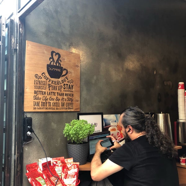 Foto tirada no(a) Dopamine Coffee Shop por Taner I. em 7/27/2018