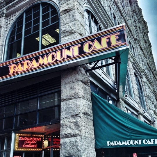 Photo prise au Paramount Cafe par TonyBoy 🍸 le10/4/2012