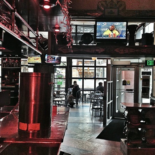 12/19/2012에 TonyBoy 🍸님이 Paramount Cafe에서 찍은 사진