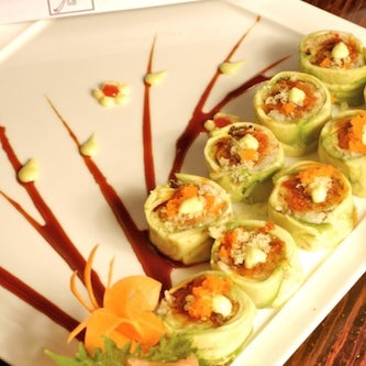 รูปภาพถ่ายที่ Usagi Ya Sushi &amp; Pan-Asian โดย Usagi Ya Sushi &amp; Pan-Asian เมื่อ 5/27/2015