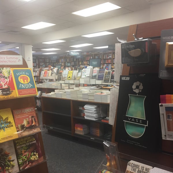 Photo taken at Politics &amp; Prose Bookstore by Ruby Z. on 7/15/2018