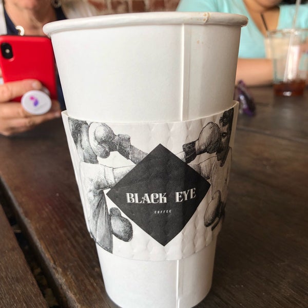 Снимок сделан в Black Eye Coffee Shop пользователем Aaron U. 5/5/2018
