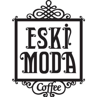 Das Foto wurde bei Eski Moda Coffee von Eski Moda Coffee am 5/28/2015 aufgenommen