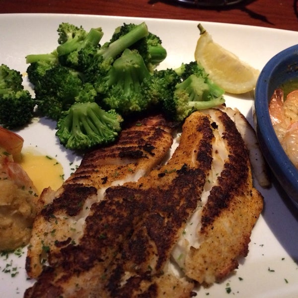 Photo taken at Red Lobster by Rachel M. on 3/6/2014