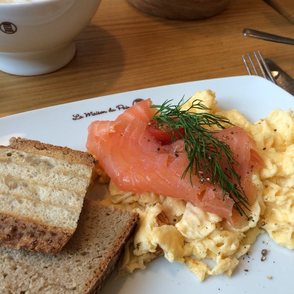 Omelette with salmon is super tasty !!! Croissants-lovers will leave their heart in this place !