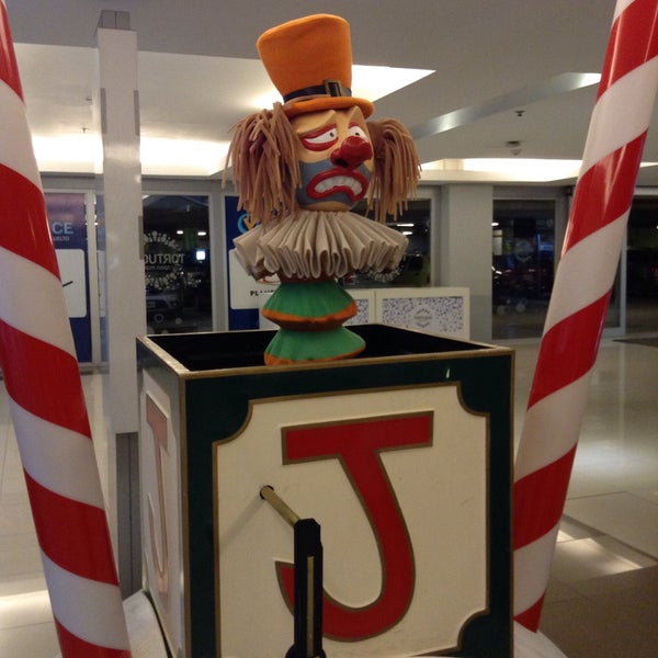 12/9/2014에 Mercedes L.님이 Tortugas Open Mall에서 찍은 사진