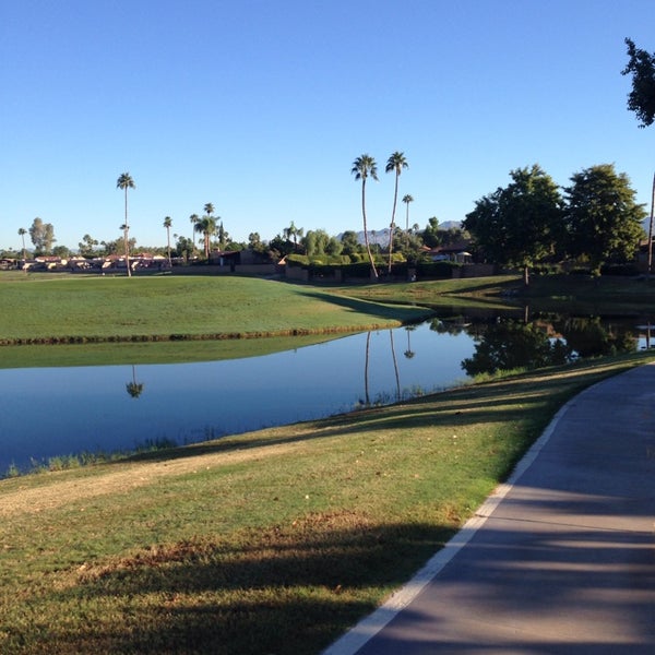 รูปภาพถ่ายที่ McCormick Ranch Golf Club โดย Tina K. เมื่อ 10/24/2014
