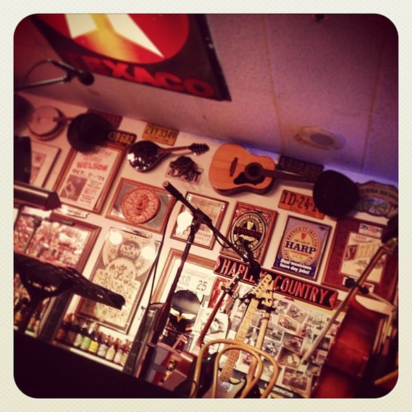 รูปภาพถ่ายที่ Mission Pizza &amp; Pub โดย Miguel B. เมื่อ 1/19/2013