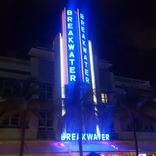 Foto scattata a Hotel Breakwater South Beach da S W. il 9/12/2016