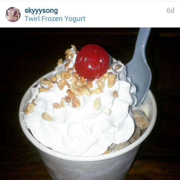 7/19/2015에 tasia h.님이 Twirl Frozen Yogurt에서 찍은 사진