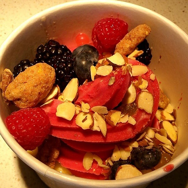6/20/2015에 tasia h.님이 Twirl Frozen Yogurt에서 찍은 사진