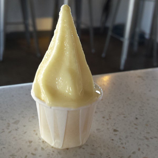 6/11/2015에 tasia h.님이 Twirl Frozen Yogurt에서 찍은 사진