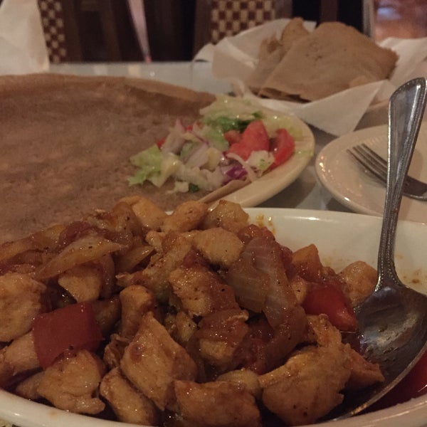 Foto diambil di Messob Ethiopian Restaurant oleh M pada 11/11/2015