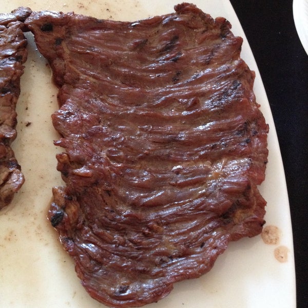 El paquete de kilo de arrachera con guacamole y nopales está rico! Atienden rápido y tienen tortillas recién hechas!