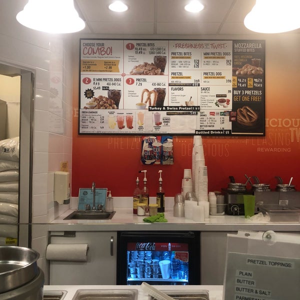 Pretzelmaker Kahala Mall Snack Place in Honolulu