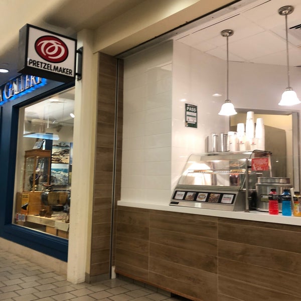 Pretzelmaker Kahala Mall Snack Place in Honolulu