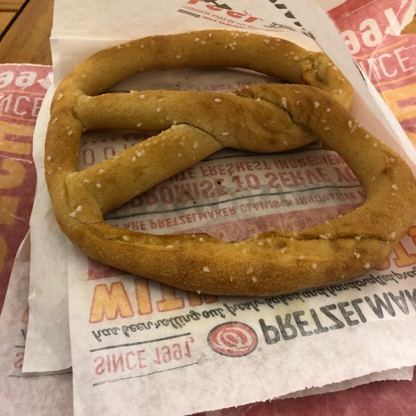Pretzelmaker Kahala Mall Snack Place in Honolulu