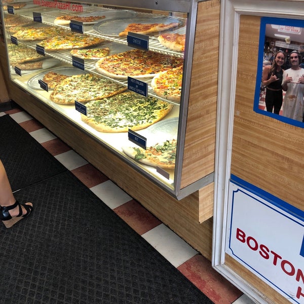 Das Foto wurde bei Kaimuki&#39;s Boston Style Pizza von Sean F. am 2/11/2019 aufgenommen