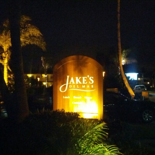 Photo taken at Jake&#39;s Del Mar by Gustavo F. on 2/20/2013