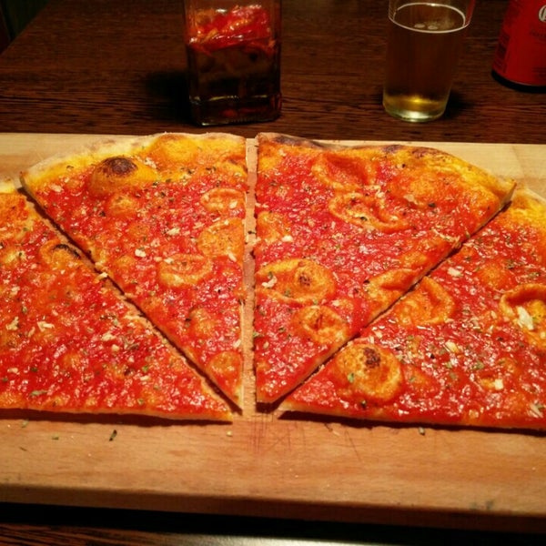 1/28/2016 tarihinde Oriol V.ziyaretçi tarafından Tomasso - New York Pizza'de çekilen fotoğraf