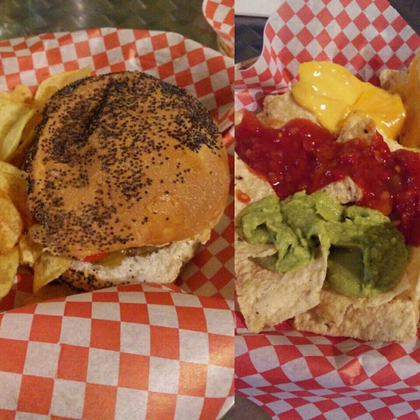 6/8/2015에 Oriol V.님이 Sunset Burger에서 찍은 사진