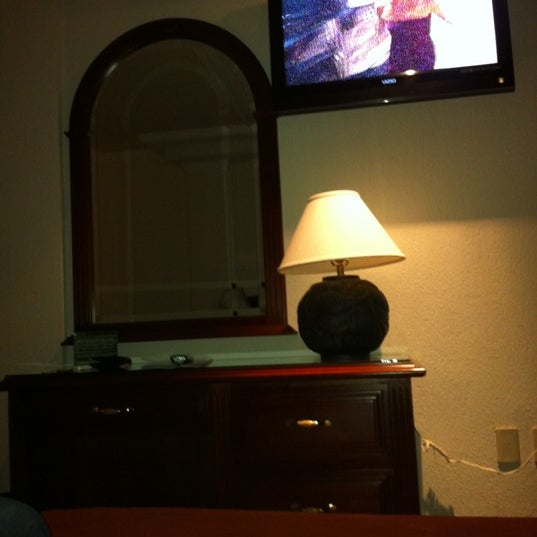 Foto scattata a Aliana Hotel &amp; Suites da Jorge N. il 1/2/2012