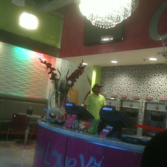 6/18/2012にLainie M.がLive Love Yogurtで撮った写真