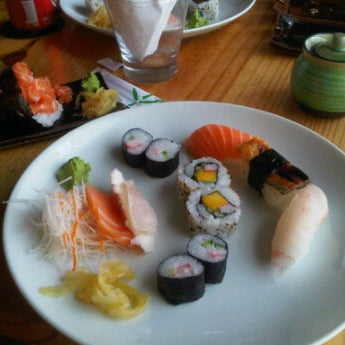 Photo taken at Sushi Yuzu by Eduardo D. on 4/13/2012