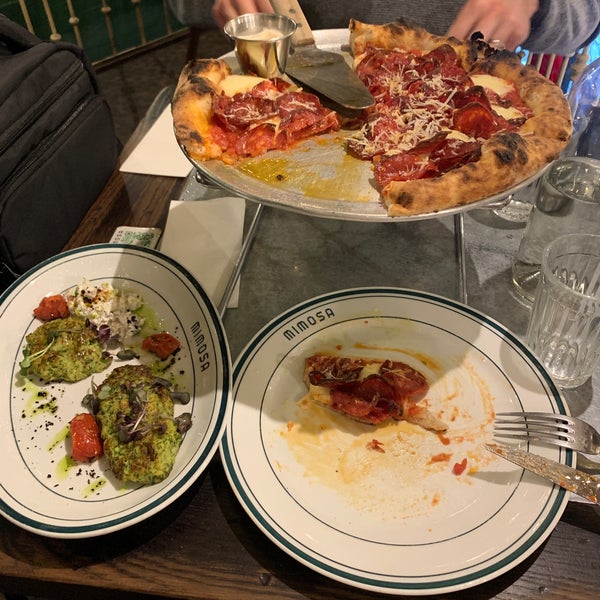 Foto diambil di Mimosa Brooklyn Pizza oleh Veronika pada 1/14/2022