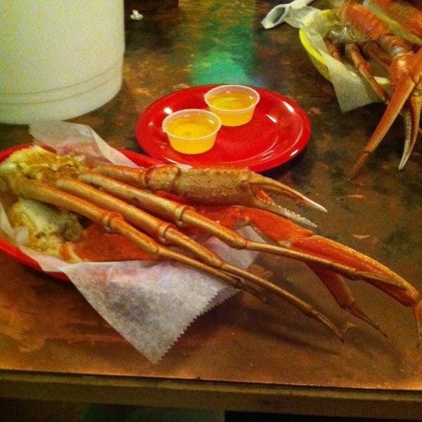 Photo taken at Crab Corner Maryland Seafood House by Ivan C. W. on 7/27/2014