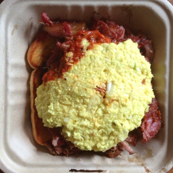 6/22/2014 tarihinde matt b.ziyaretçi tarafından Meat Hook Sandwich'de çekilen fotoğraf