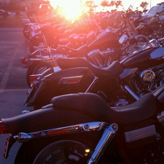 รูปภาพถ่ายที่ Central Texas Harley-Davidson โดย Robert E. เมื่อ 4/5/2013