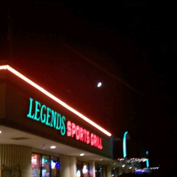 Photo taken at Legends of Aurora Sports Grill by Robert E. on 5/19/2013