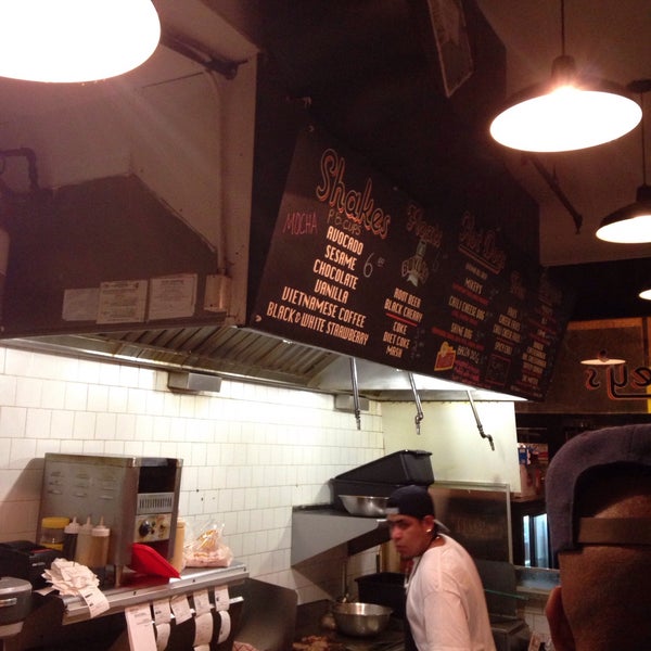 7/18/2015 tarihinde Rye R.ziyaretçi tarafından Mikey&#39;s Burger'de çekilen fotoğraf