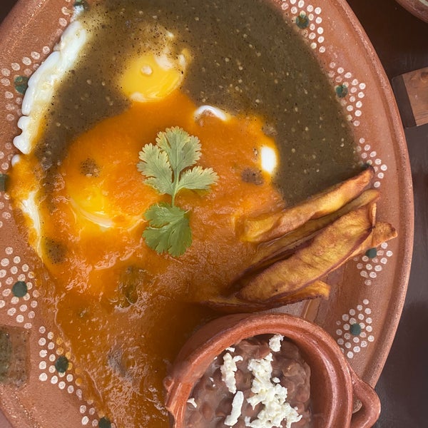 Das Foto wurde bei La perla pixán cuisine &amp; mezcal store von Amelia C. am 2/28/2021 aufgenommen