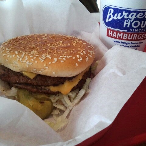 Photo taken at Burger House by Mario Y. on 9/30/2012