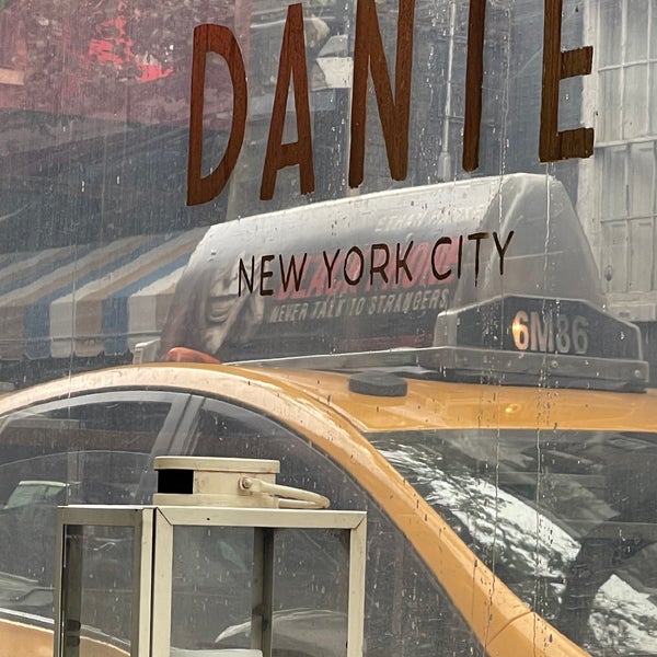 6/12/2022 tarihinde Maristella V.ziyaretçi tarafından Dante NYC'de çekilen fotoğraf