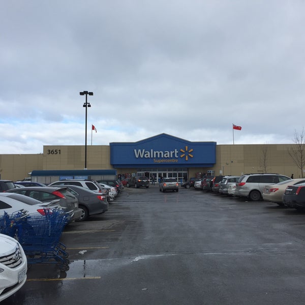 Foto scattata a Walmart da Travis il 3/15/2015