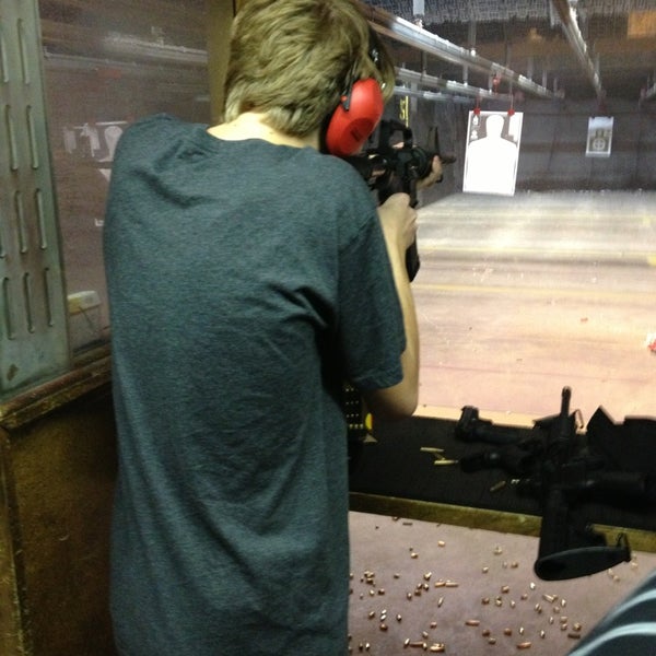 Foto scattata a DFW Gun Range and Training Center da Jim P. il 12/19/2012