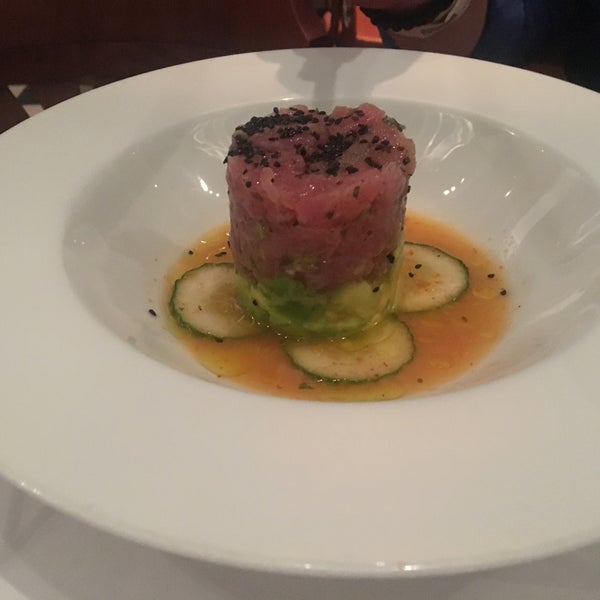 Foto diambil di Restaurante Donjuán oleh Eugenia P. pada 11/4/2016
