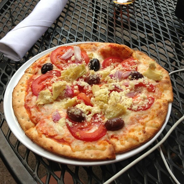 Снимок сделан в Za&#39;s Brick Oven Pizza пользователем Shawn D. 6/15/2013