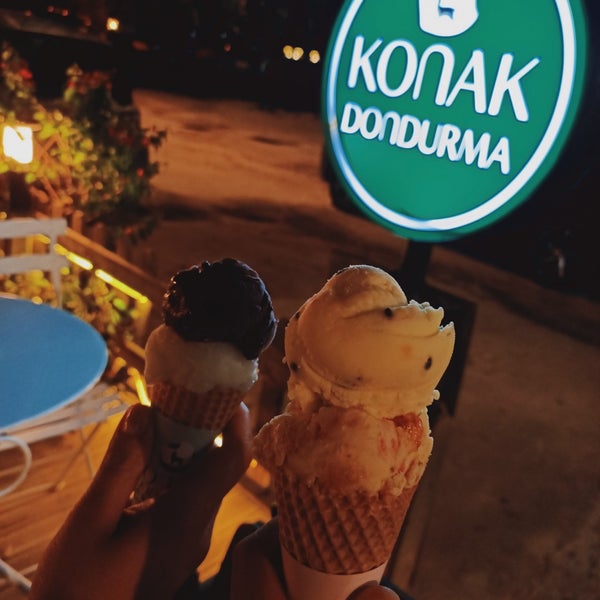Foto tirada no(a) Akyaka Konak Dondurma por Erkan Mert Ö. em 10/5/2023