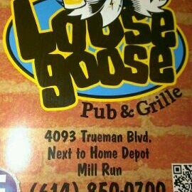 Photo prise au Loose Goose Pub &amp; Grill par joy c. le6/29/2013